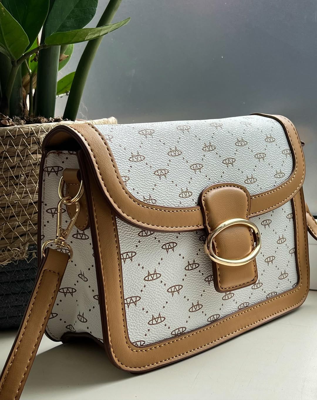 Women's handbag
